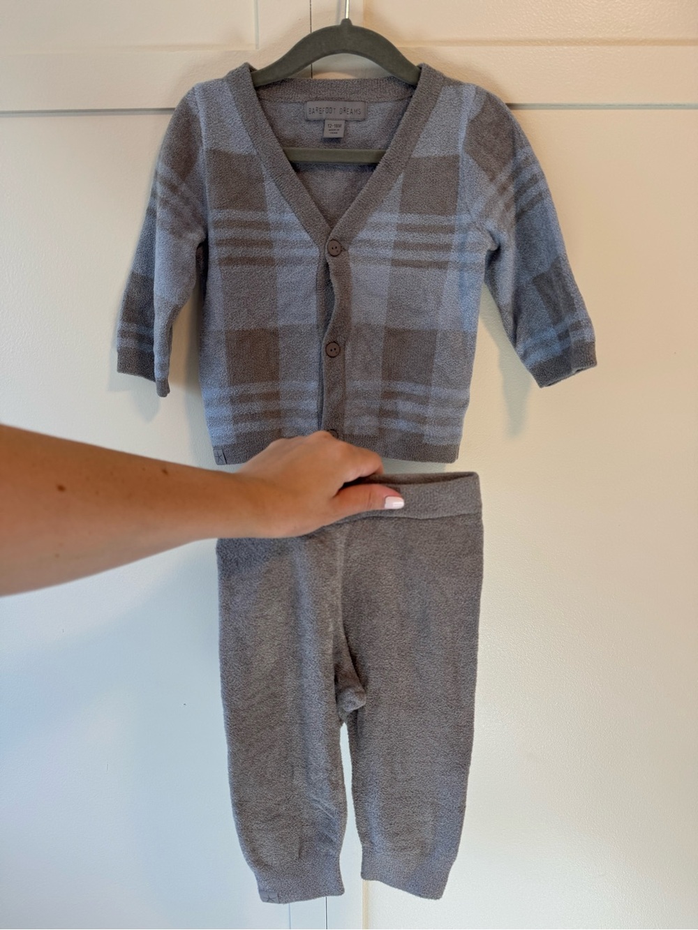 Barefoot Dreams NWOT Baby Gray Blue Plaid Cardigan Jogger Set‎ Size 12-18 Months